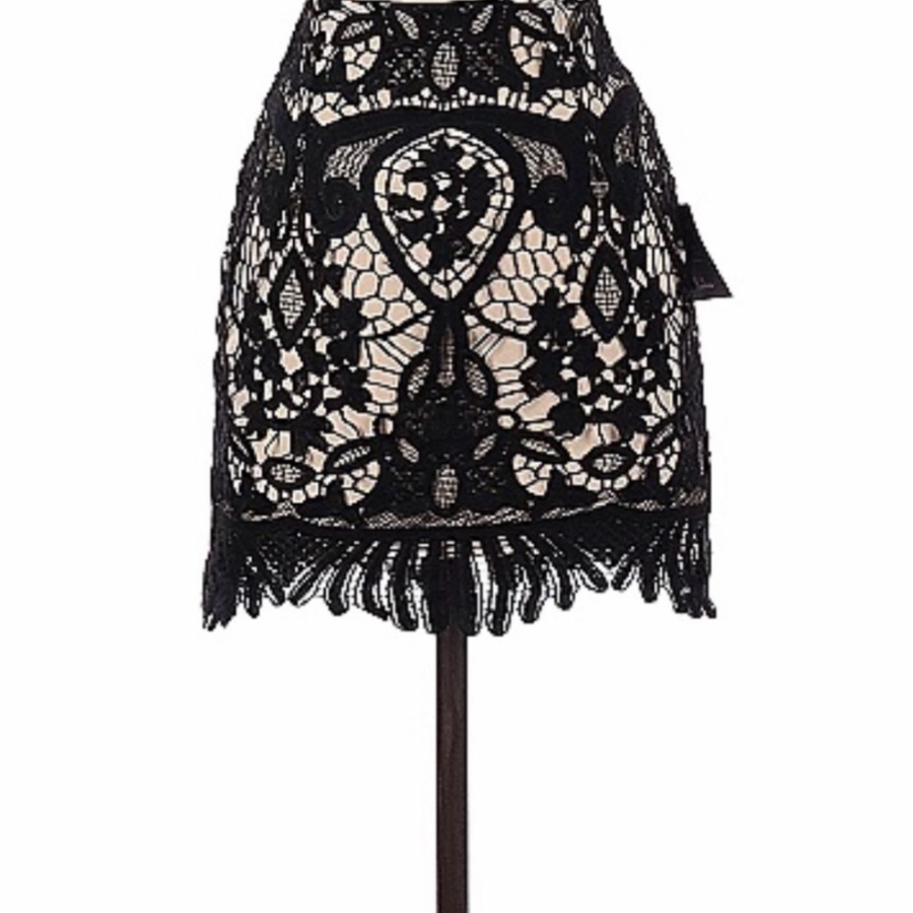 NWT - Lulu’s formal skirt - size xs